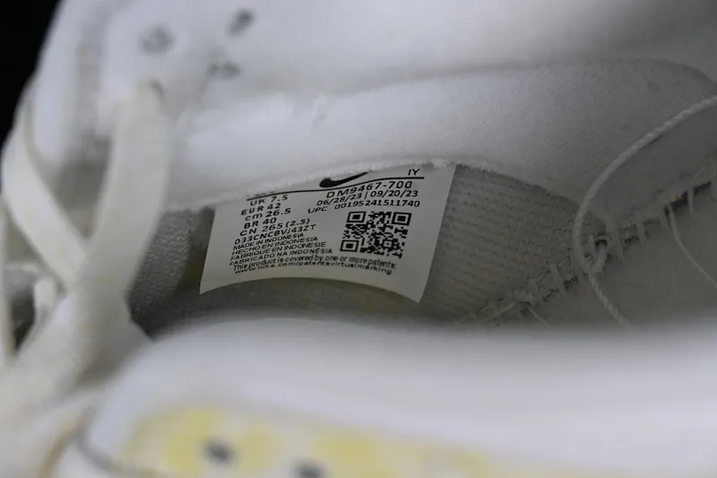 All categories Nk SB Dunk series Nk SB Dunk Low low-top sneakers Nk SB Dunk Low Prm yellow and white color SB smashed backboard fashion casual sneakers DM9467-700